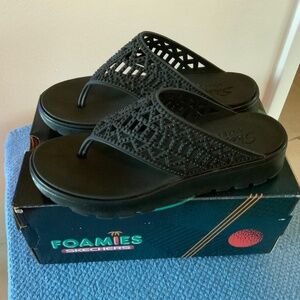 Sketchers New Womens Foamies Black Sandals, size 6